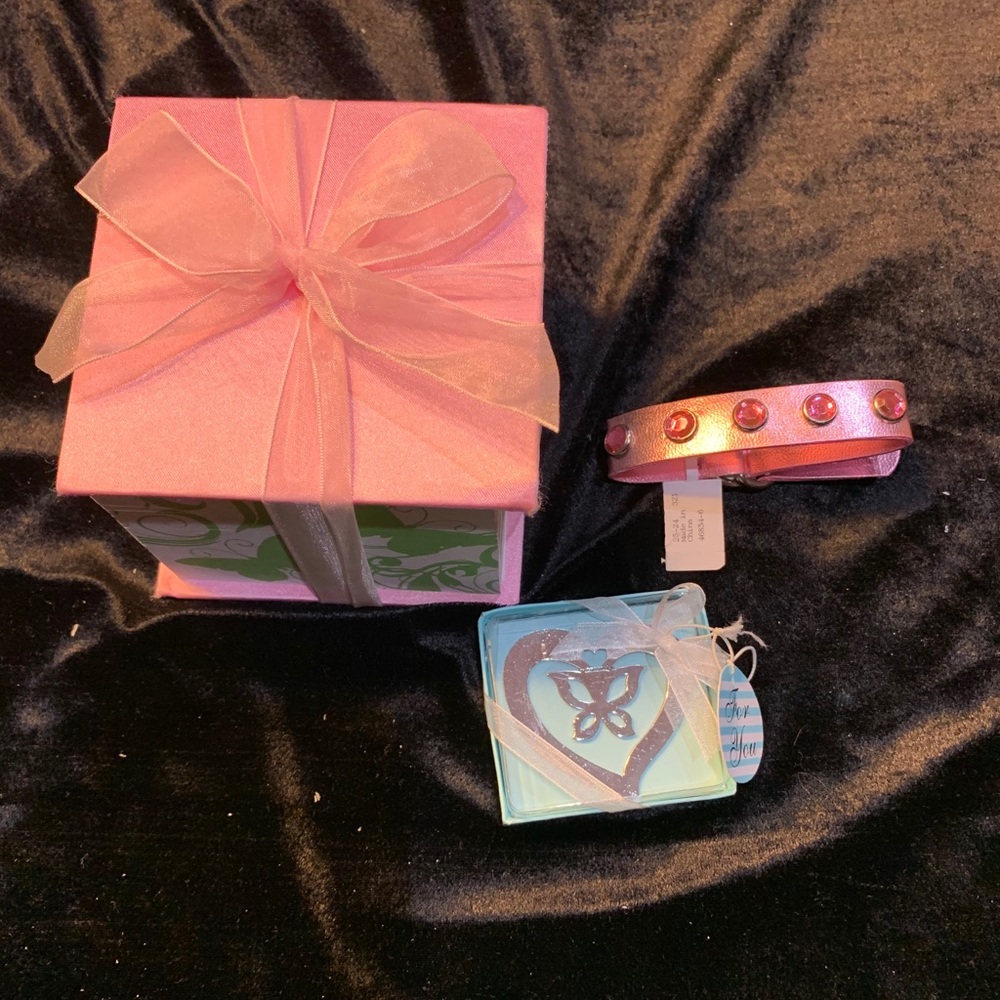 Lot set of Butterfly Set 🦋 butterfly Notepad, bookmark, bracelet NH6